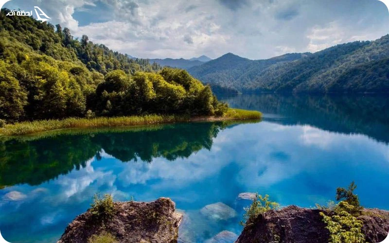 آرامش و زیبایی در دریاچه گلوبوی دریاچه گلوبوی؛ آرامش در دل طبیعت بکر