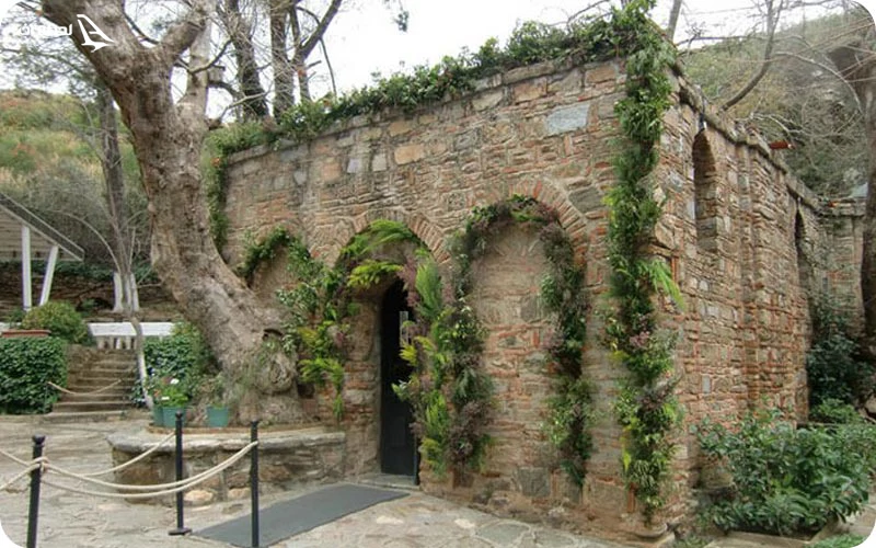 روز پنجم؛ بازدید از خانه سنگی