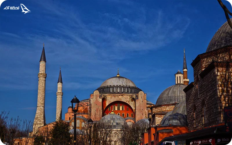 روز پنجم؛ مشهورترین مسجد استانبول را ببینید! روز پنجم؛ مشهورترین مسجد استانبول را ببینید!