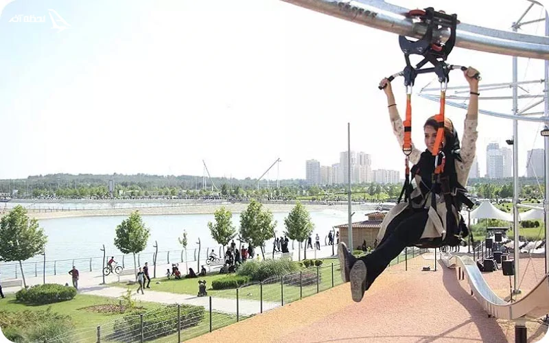 کدام تفریح دریاچه چیتگر هیجانانگیزتر است؟ زیپ لاین ریلی دریاچه چیتگر