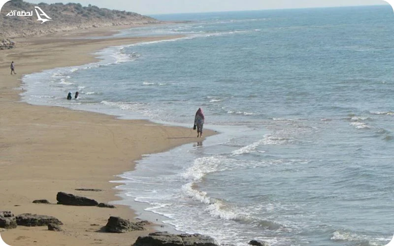 ساحل ماسه‌ای و دریای گناوه