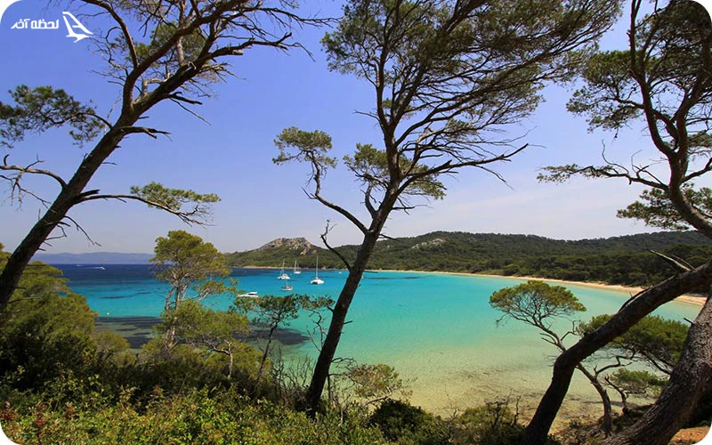 ساحل نوتقه دم (Plage Notre-Dame)؛ الماسی در جزیره پورکورول