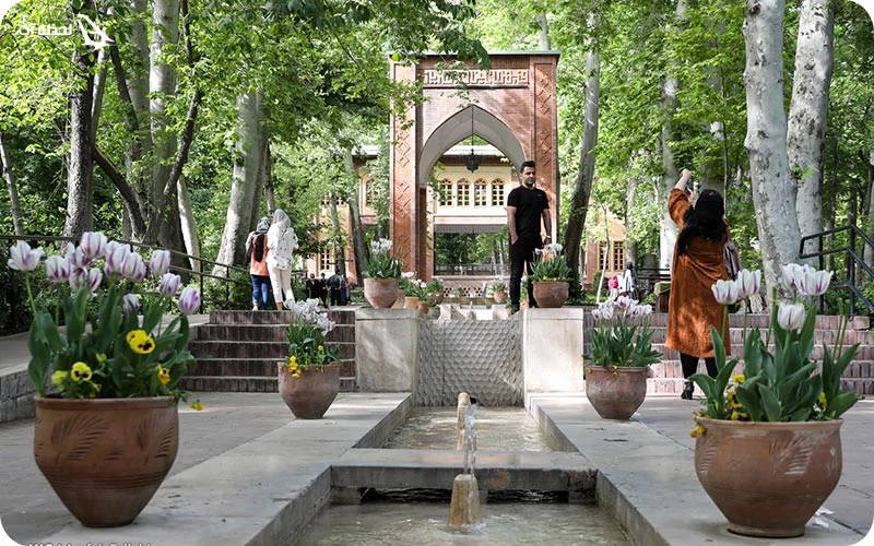 ساعت کاری باغ ایرانی ده ونک