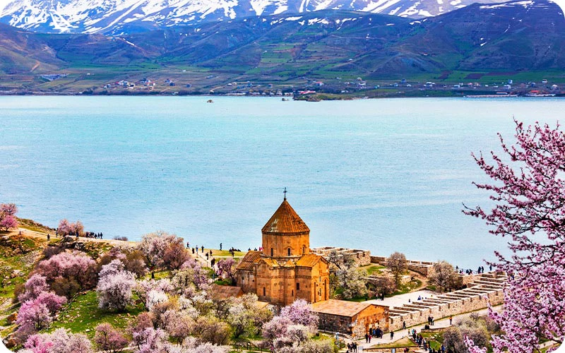 سفر به وان در بهار