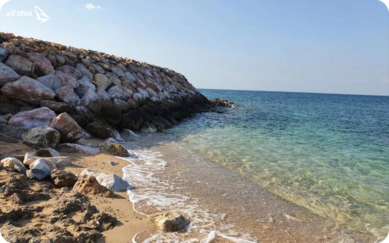 سواحل آرام با ماسه‌های نرم و آبی بیکران