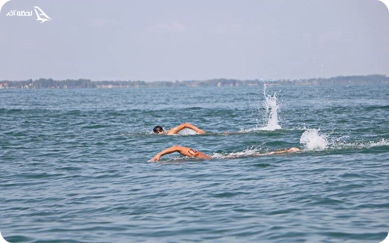 شنا در دریای کنار پارک زیتون قشم شنا؛ تجربهای لذتبخش