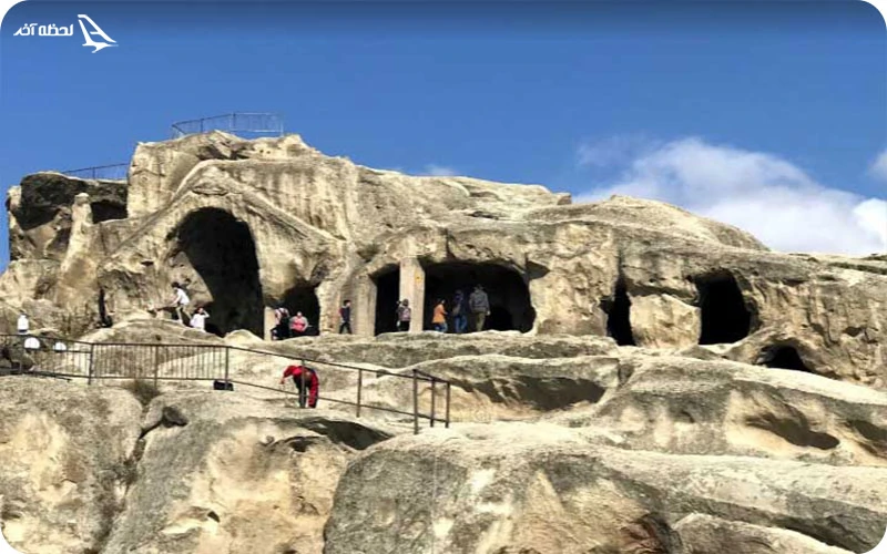 شهر سنگی اوپلیستیخه؛ میراث باستانی حکاکی‌شده در دل صخره‌ها