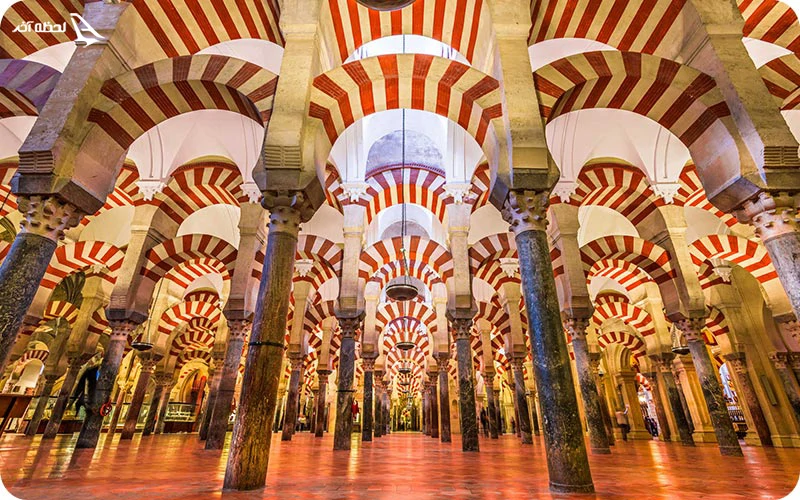 شکوه، عظمت و هنر معماری در یک عبادتگاه شکوه، عظمت و هنر معماری در یک عبادتگاه