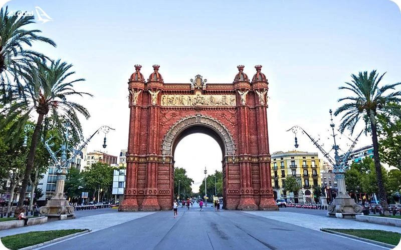 دروازه (طاق) پیروزی بارسلون و المان های معماری آن