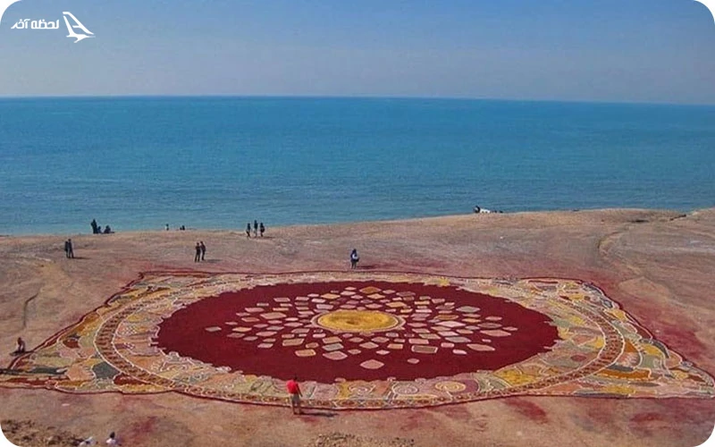 فرش خاکی فرش خاکی؛ تابلویی از هنر بومی بر بستر طبیعت هرمز