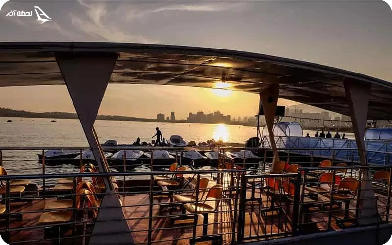 قایقسواری روی دریاچه زیبای چیتگر قایقسواری