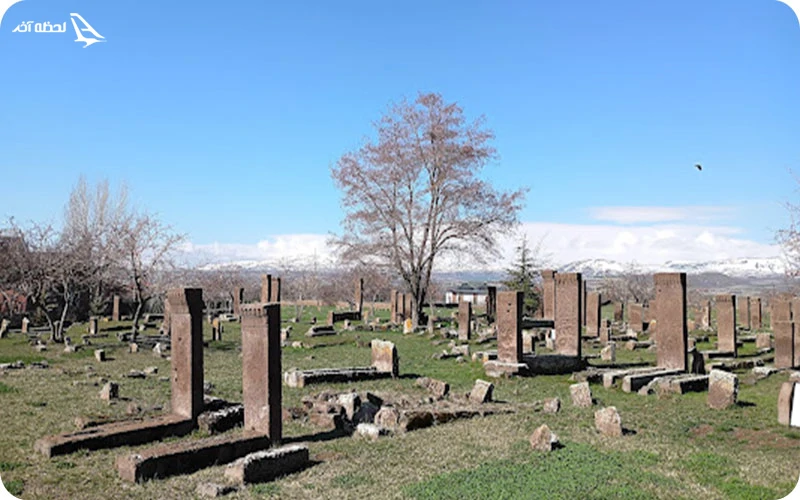 گورستان گواش؛ قبر چند گوشه حلیمه خاتون