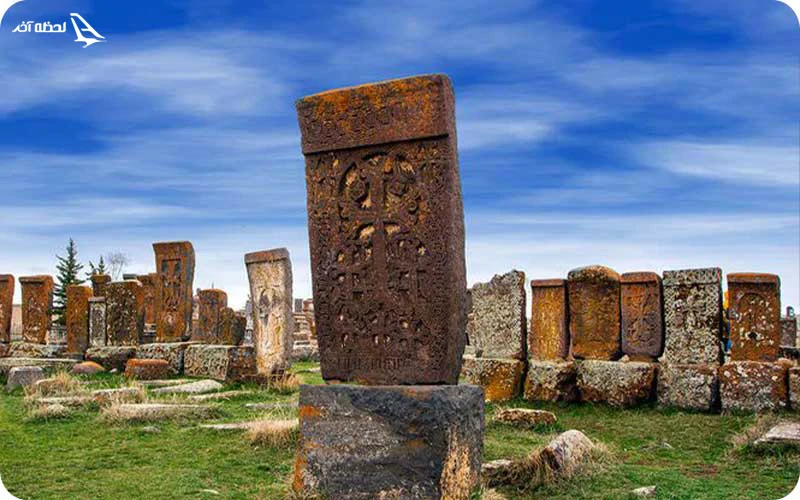 قبرستان نوراتوس؛ مجموعه‌ای از ۹۰۰ خاچکار