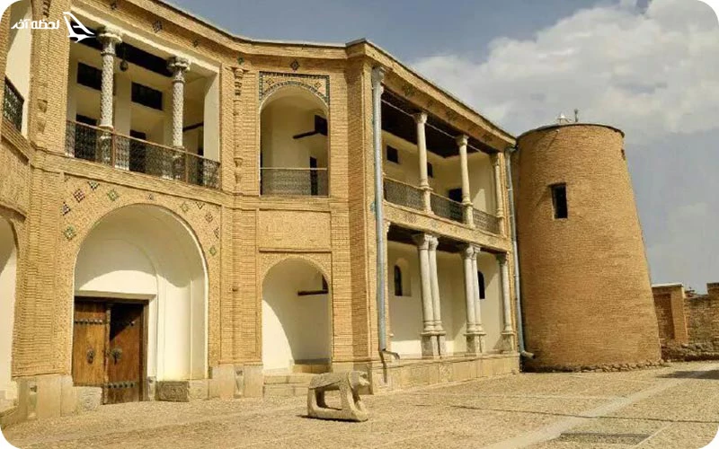 قلعه دزک؛ محل تجمع شاعران و هنرمندان