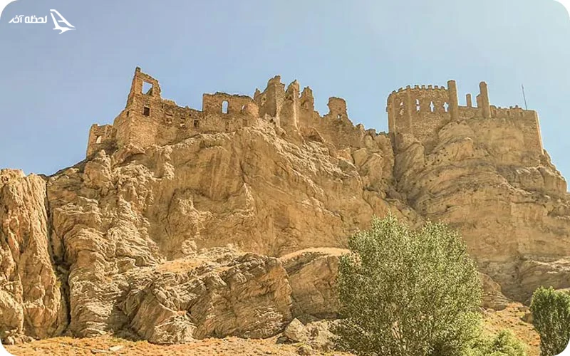 قلعهای مربوط به قرون وسطی قلعه تاریخی هوشاپ