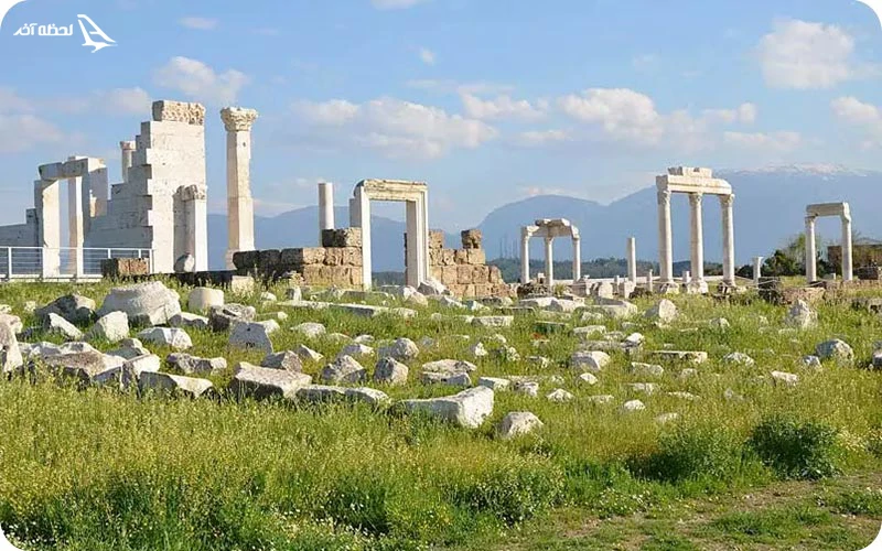 لااودیکیا آشیانه ادبی سیریوس ادیب در دنیزلی لااودیکیا