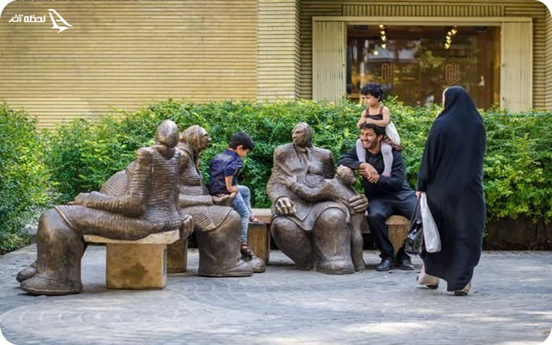 مجسمهها و تندیسهای گوناگون در پارک لاله تندیسها