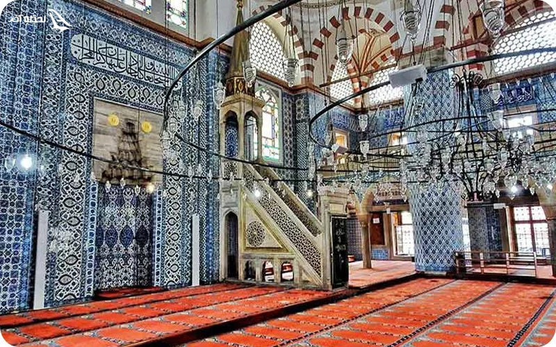 مسجد رستم پاشا مسجد رستم پاشا؛ معماری مجلل عثمانی در یک محیط آرام