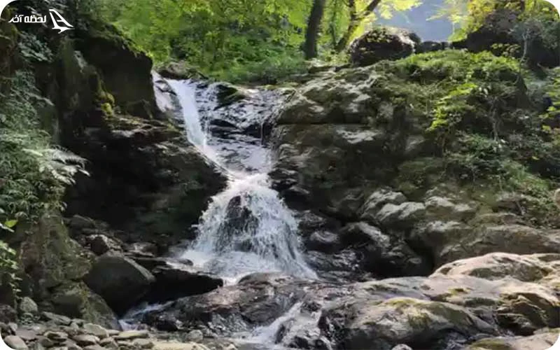 آبشار میان‌لنگه؛ چشم‌اندازی تماشایی