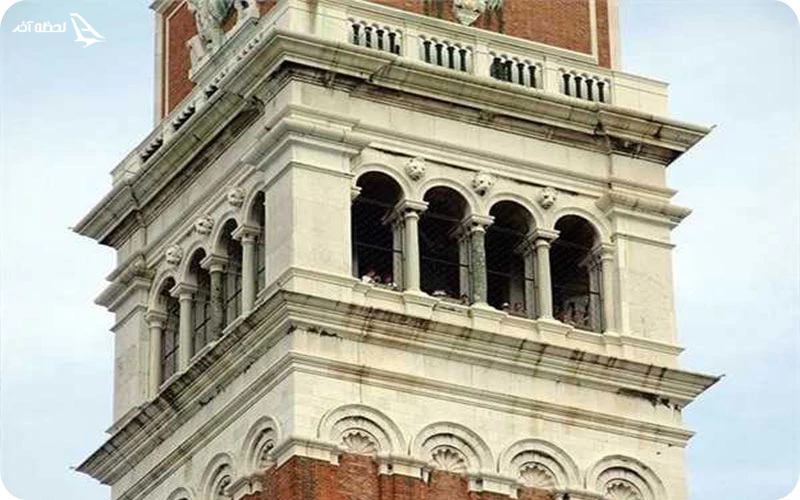 برج ناقوس کلیسای تثلیث برج ناقوس؛ 9 زنگ بزرگ