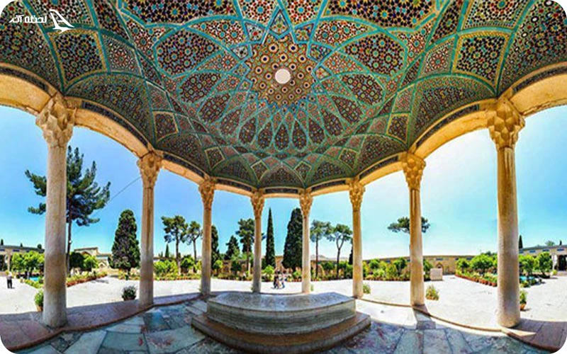 صحن یا محوطه شمالی؛ منزل ابدی شاعر بزرگ