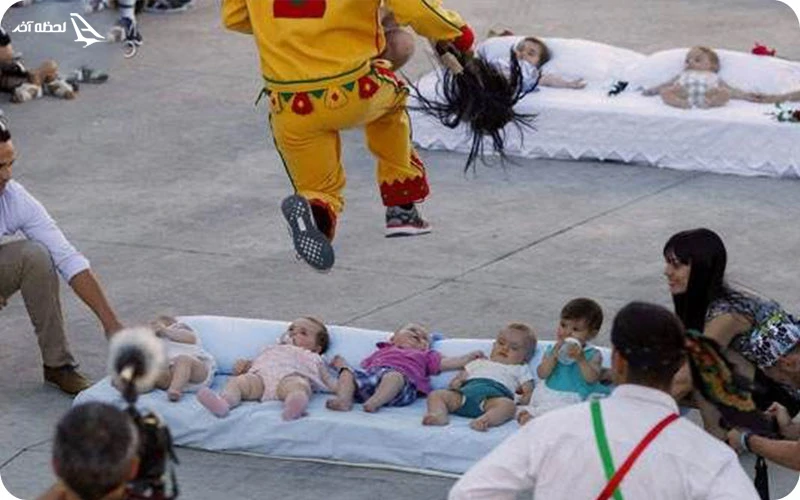 فستیوال پرش از روی نوزادان فستیوال پرش از روی نوزادان؛ سنتی عجیب برای دور کردن بدیها