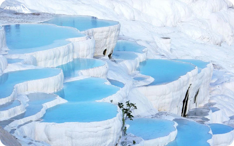 قصر پنبهای کوش آداسی قصر پنبهای؛ شگفتی طبیعی و مناظری بهیادماندنی