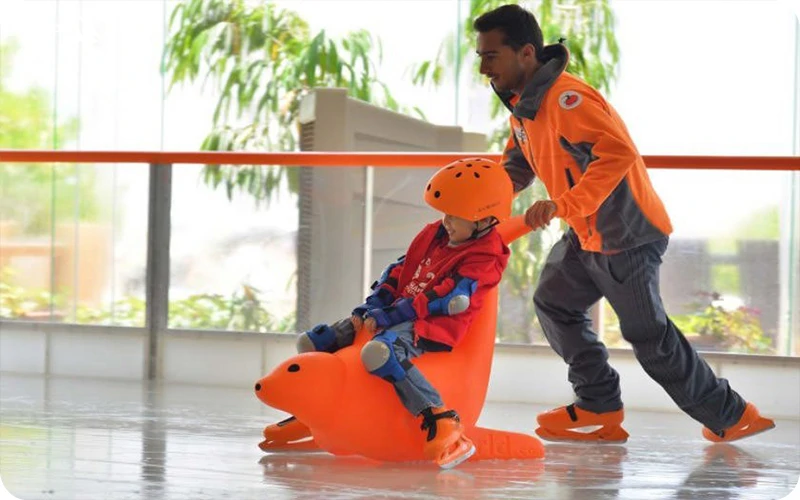 نماییی از پیست اسکی در پاساژ دامون پیست اسکی دامون؛ بهشت زمستانی کیش