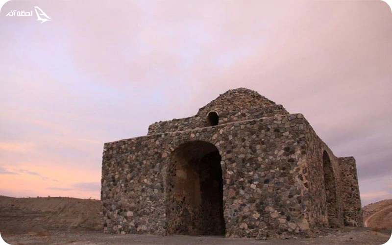 علت نامگذاری چهار طاقی بازه هور علت نامگذاری چهار طاقی بازه هور؛ طلوع خورشید از شکافهای بین چهار طاقی