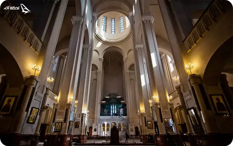 امکانات کلیسای جامع تثلیث امکانات کلیسای جامع تثلیث؛ از انواع کافهها تا فروشگاهها