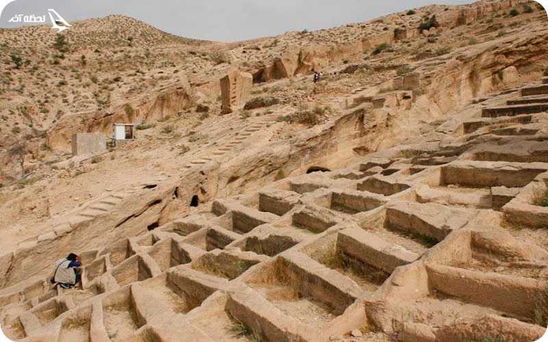 گورستان صخره‌ای سیراف؛ مدفن رازآلود بر دل سنگ