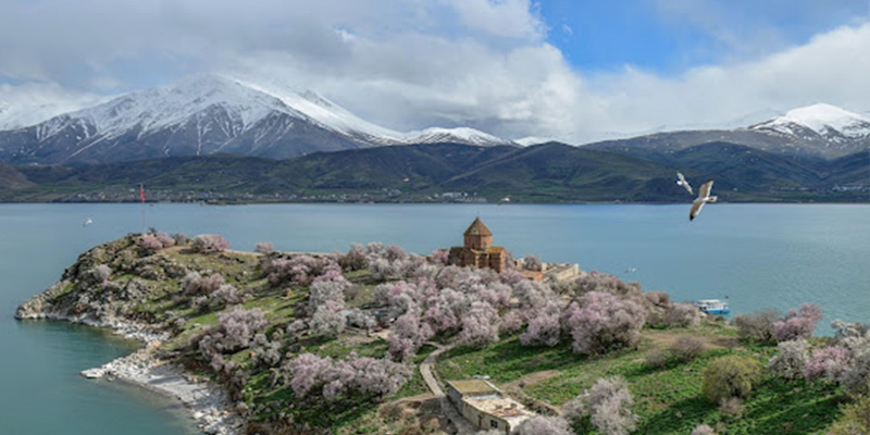 دریاچه وان