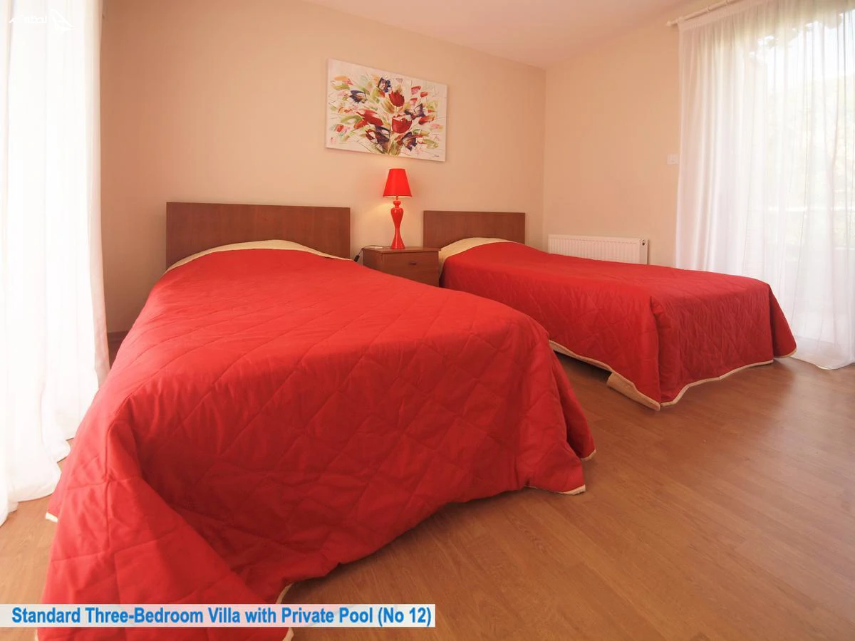 اتاق توئین هتل Amathusa Villas