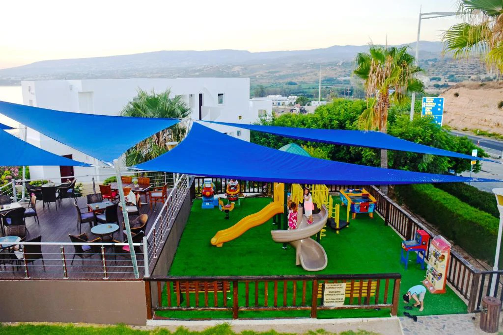 زمین بازی هتل Theo Sunset Bay Holiday Village