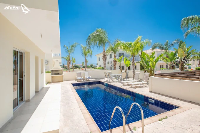 استخر هتل Hara Nissi Beach Villas