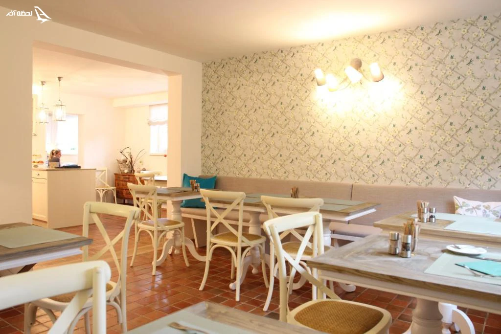 رستوران هتل Little Austria Tams Gesthouse