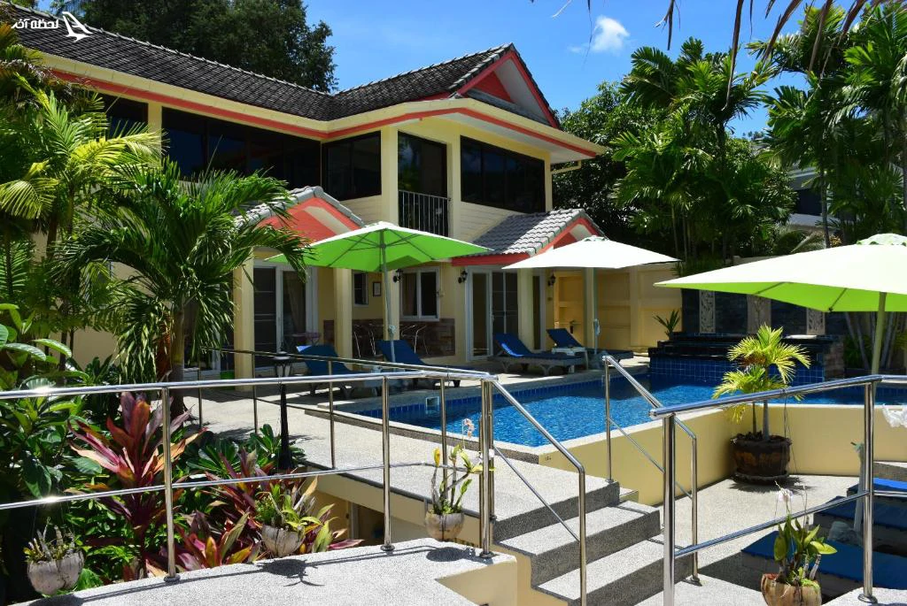 استخر هتل Guesthouse Angelot