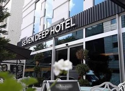 Hotel Seven Deep
