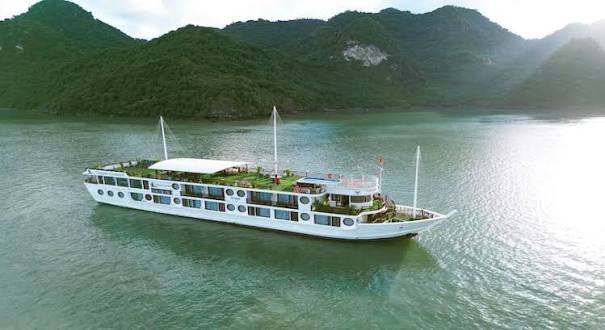 Hotel calypso cruise