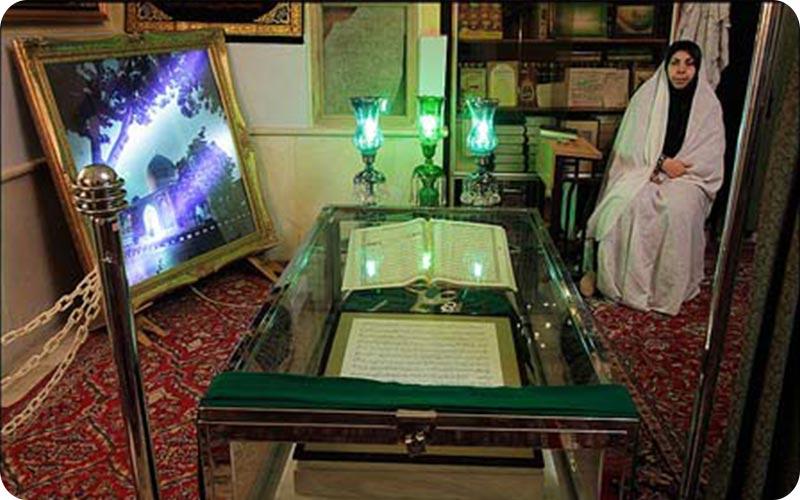 مقبره مومن در گنبد سبز