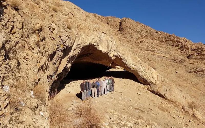 غار مغان از نمای بیرون