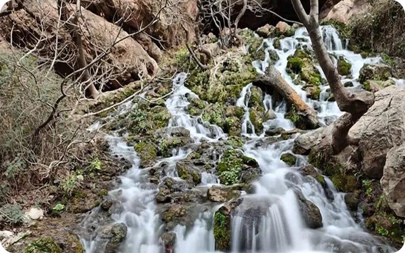 زیباییهای پنهان سمیرم: تصویری از آبشار باشکوه