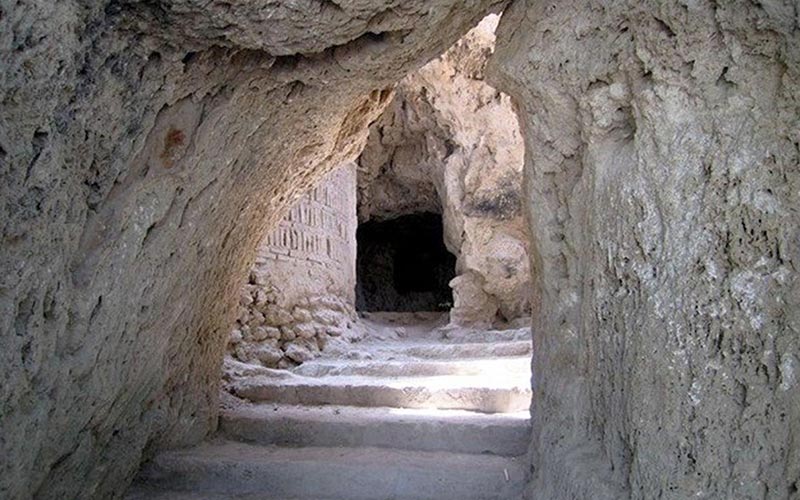 فضای داخل غار مغان