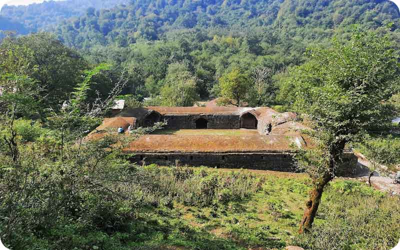 شکوه سنگ و آجر: تصاویری از کاروانسرای تی تی