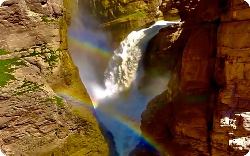 سفری به آبشار کردیت: نگینی پنهان در دل کوهستان