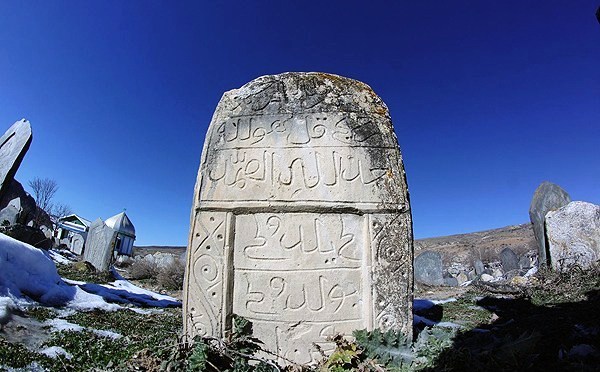 قبرستان سفید چاه در روز