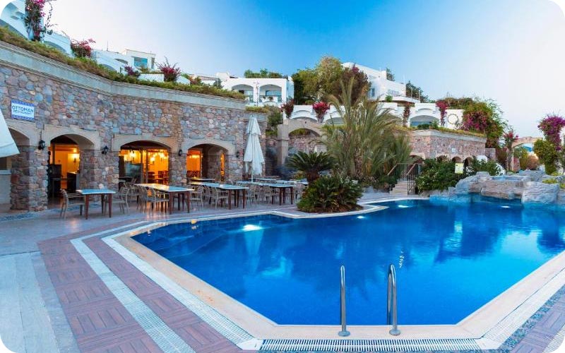 استخر هتل رویال آسارلیک بیچ