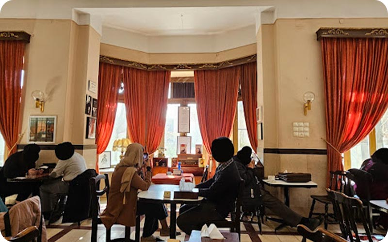 کافه نادری: میراثی از فرهنگ و هنر تهران