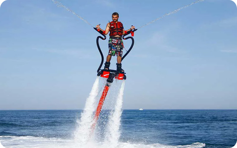 نگاهی تصویری به یکی از مهیج‌ترین تفریحات کیش: فلای بورد