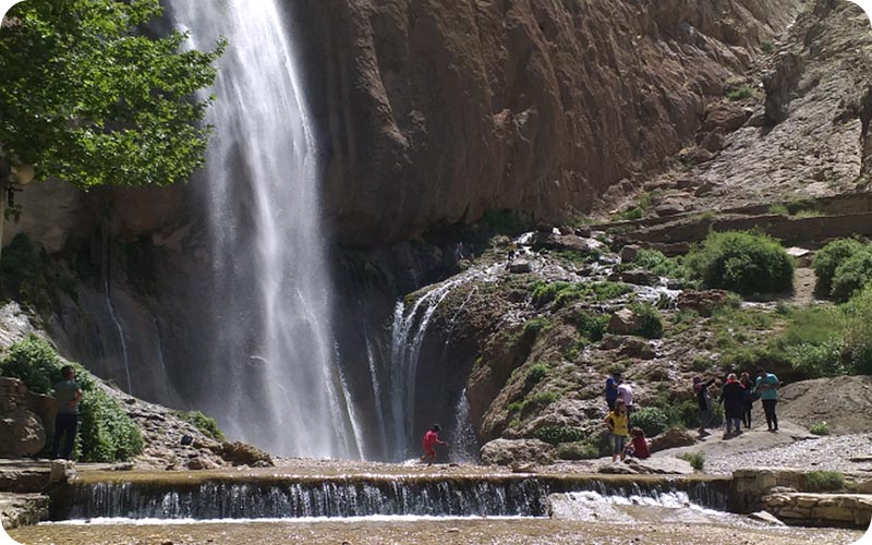 آبشار سمیرم: منظرهای بینظیر از طبیعت ایران